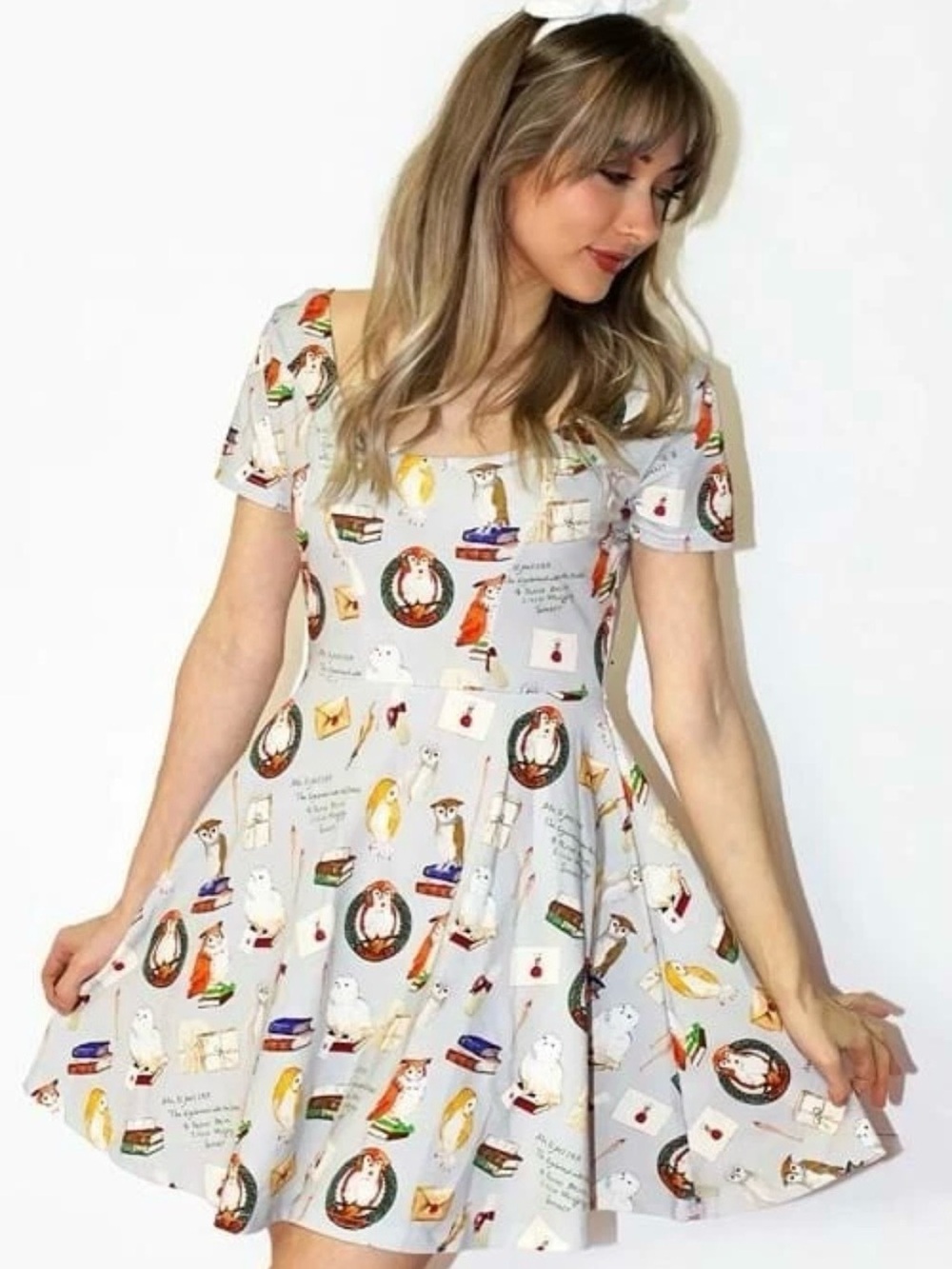 Cakeworthy Harry Potter Light Gray Short-Sleeve Owl & Book  Skater Dress med